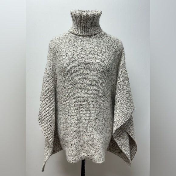 Club Monaco Xiomara Chunky Knit Turtleneck Cream/Tan Sweater Poncho Size M-L - Picture 1 of 11